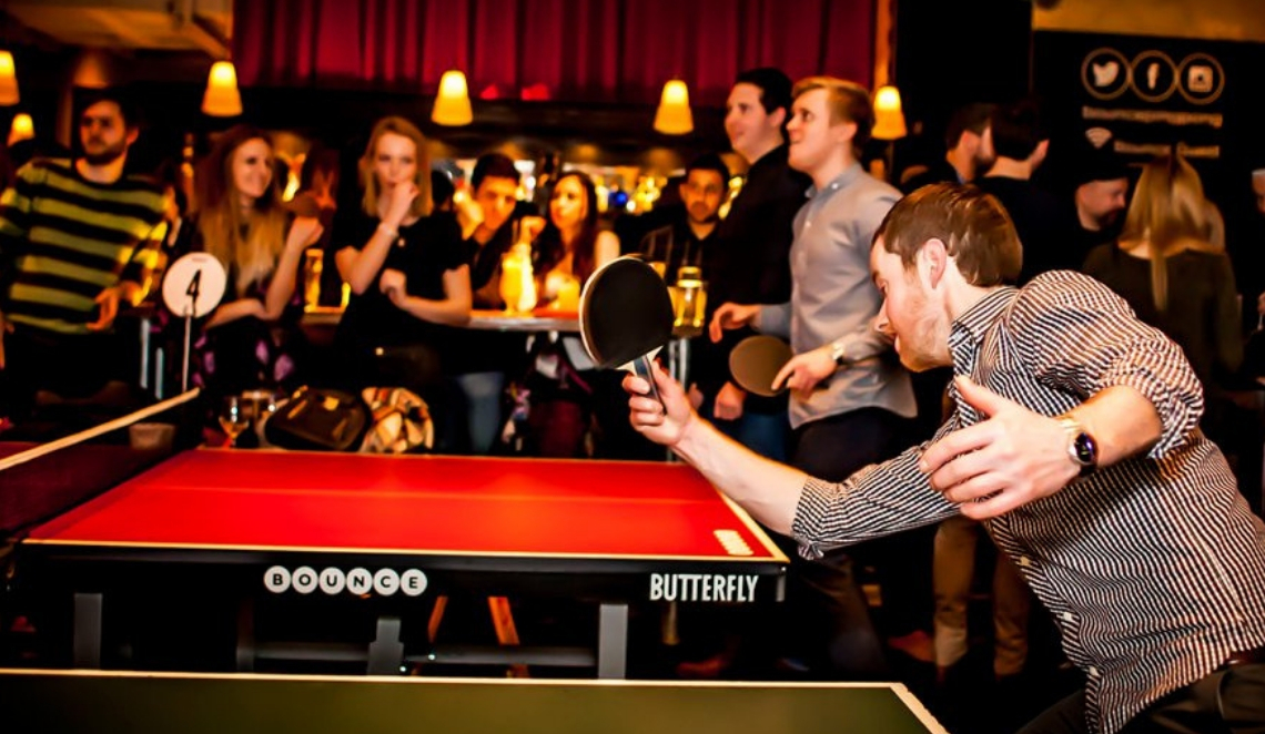 Buone A Londra Si Può Giocare A Ping Pong Con Un Cocktail