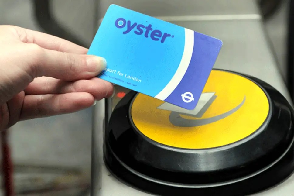 Metro Londra: Oyster Card ti multa se te la prendi comoda