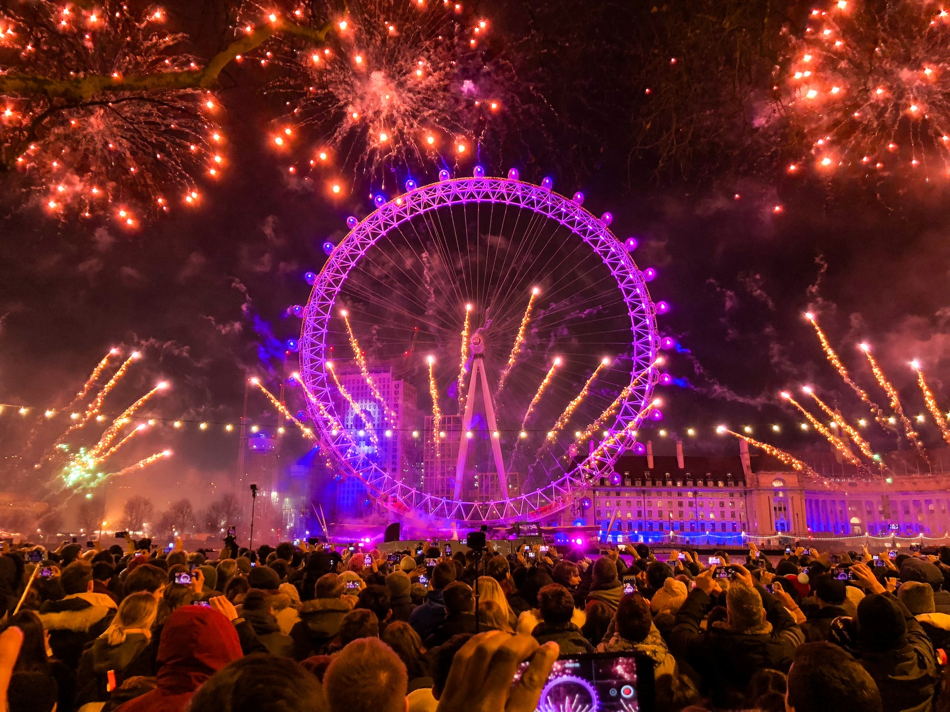 Omicron, Londra annulla i festeggiamenti di Capodanno 2022